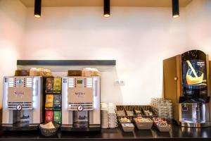 Mandarina Hotel Luxembourg Airportにあるコーヒーまたはお茶