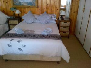 Кровать или кровати в номере Tertia's Logcabin