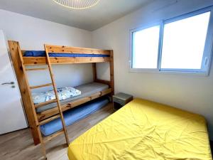 a bedroom with a bunk bed and a window at Terre Marine - Maison neuve in Erdeven