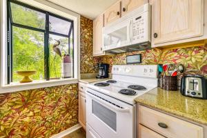Fotografie z fotogalerie ubytování Myrtle Beach Condo Near Ocean 1 Mi to Apache Pier v destinaci Myrtle Beach + 22 fotografií