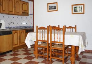 A kitchen or kitchenette at El Mirador