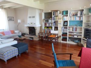 a living room with a couch and a fireplace at 534-Villa de la plage-Plage a 100m in Audierne