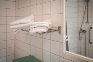 Bilik mandi di Två Systrar B&B