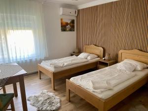 A bed or beds in a room at Airport Jazmin Guesthouse
