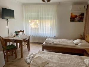 A bed or beds in a room at Airport Jazmin Guesthouse