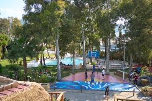 Bazén v ubytování No 22 Riders' Inn nebo v jeho okolí