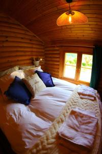 Camping écovillage Soleil du Pibeste客房内的一张或多张床位