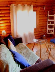 Camping écovillage Soleil du Pibeste客房内的一张或多张床位