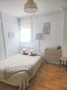 A bed or beds in a room at One bedroom apartement with city view shared pool and wifi at Belmonteb