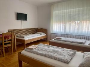A bed or beds in a room at Airport Jazmin Guesthouse