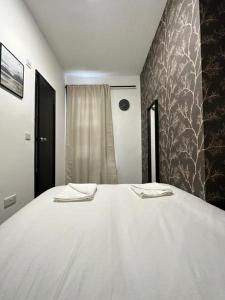 Postel nebo postele na pokoji v ubytování Ivy House Hotel