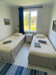 Postel nebo postele na pokoji v ubytování Ingmarsö B&B