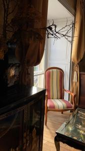 Fotografie z fotogalerie ubytování Chambre pour 3 personnes au Chateau v destinaci Blet