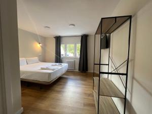 a bedroom with a bed and a mirror at Hostal Mindanao in Salamanca
