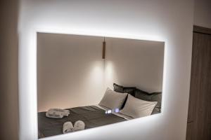 Postel nebo postele na pokoji v ubytování White Note Luxury Suites