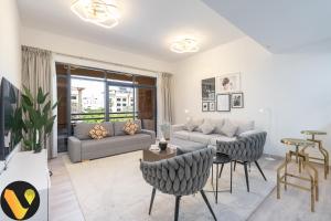 Χώρος καθιστικού στο Vogue Stylish and Cozy in Greens Dubai, Three Bedroom Apartment with a Dedicated Work Space and Big balcony With full Amenities +31 φωτογραφίες