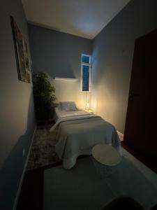 Postel nebo postele na pokoji v ubytování Residencial Funchal