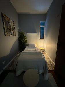 Postel nebo postele na pokoji v ubytování Residencial Funchal