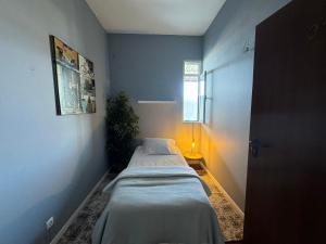 Postel nebo postele na pokoji v ubytování Residencial Funchal