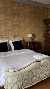 Fotografie z fotogalerie ubytování Chambre pour 3 personnes au Chateau v destinaci Blet