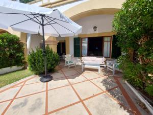 Κήπος έξω από το CASA FARO Spacious, Ground Floor Property on the Pine Walk, Covered terrace with Sea Views. Wifi/Air Con