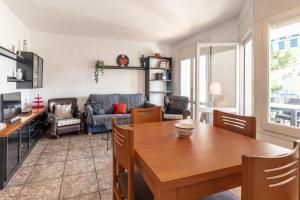 Fotografie z fotogalerie ubytování Carboneres 54 Apartamento acogedor cerca del mar v destinaci Girona