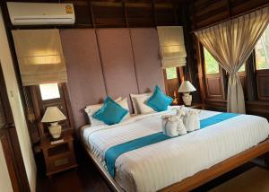 Un pat sau paturi într-o cameră la Karina Resort Chiang Mai +96 fotografii