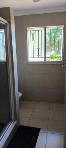 Ένα μπάνιο στο 15 Rottweiler Self-Catering Accommodation +9 φωτογραφίες