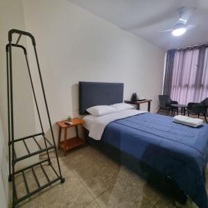 a hotel room with a bed and a ladder at Gran Imperial Avenida in Tumbes
