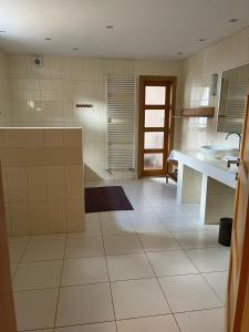 Koupelna v ubytování Apartmán Pod Klášterem + 29 fotografií