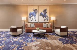 Posezení v ubytování Omni Las Colinas Hotel