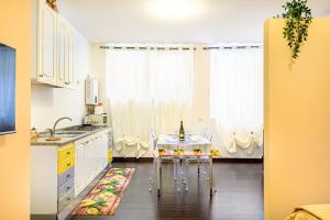 Kuchyň nebo kuchyňský kout v ubytování Deluxe Apartments Pantheon