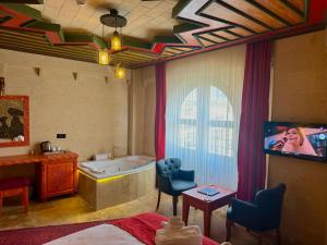 Televisyen dan/atau pusat hiburan di Gemosa Cappadocia Hotel