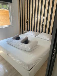 Postel nebo postele na pokoji v ubytování Sfeervol chalet Hoenderloo, de Veluwe