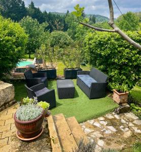 Ogród w obiekcie Villa Lila - Sarlat Centre piscine et jacuzzi
