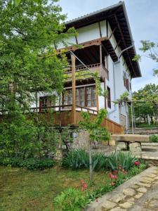 Casa con porche y jardín en Arbanassi Hotel en Arbanasi