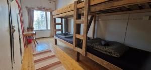 a room with two bunk beds in a house at Kihlangin Koulu Guest House in Muonio