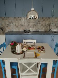 a kitchen with a white table with food on it at Stara Stajnia Moszyce - Apartament w Dolinie Baryczy in Twardogóra