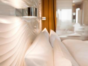 A bed or beds in a room at aja Warnemünde