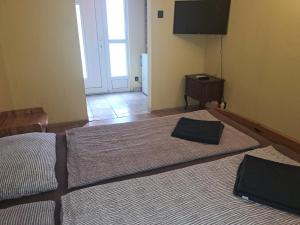 Posteľ alebo postele v izbe v ubytovaní Ilona Apartmanház