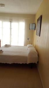 Apartamentos ORLANDO en Costa Adeje客房内的一张或多张床位