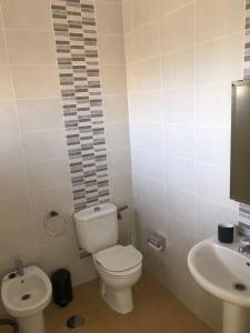 Apartamentos ORLANDO en Costa Adeje的一间浴室