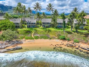 カパアにある"Sunny Daze" Kapaa Sands 20 Ocean Viewの海辺の家屋