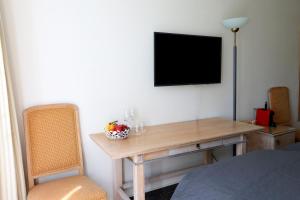 Μια τηλεόραση ή/και κέντρο ψυχαγωγίας στο Strandappartement Fischland 123