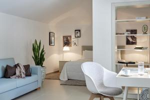 Khu vực ghế ngồi tại Afitis Boutique Hotel