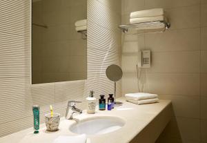 Phòng tắm tại Afitis Boutique Hotel