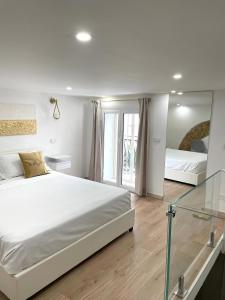 Postel nebo postele na pokoji v ubytování ARCUM suites