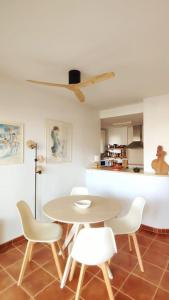 Afbeelding uit fotogalerij van AlcaidesaBnb - Acogedor Apto. in Alcaidesa