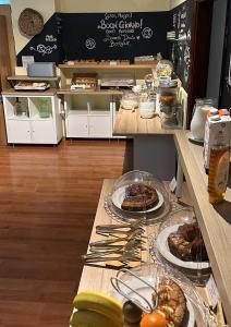 Makanan di atau berdekatan hotel