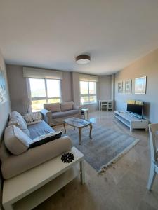a living room with a couch and a table at La Bonita Ador Apartamento in Ador